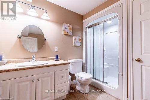 9 Hilda Street, Welland, ON - Indoor Photo Showing Bathroom