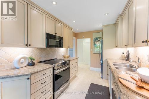 191 Hudson Drive, Toronto, ON - Indoor Photo Showing Kitchen With Double Sink With Upgraded Kitchen