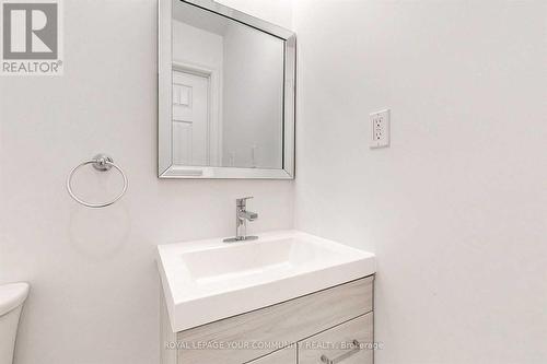 19 Carol Road, Barrie, ON - Indoor Photo Showing Bathroom