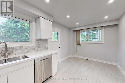 19 Carol Road, Barrie, ON - Indoor Photo Showing Kitchen