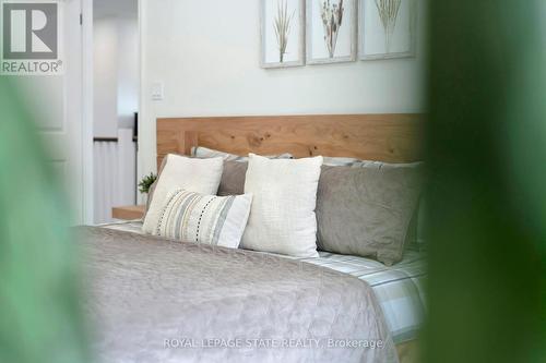 165 Hillcrest Avenue, Hamilton, ON - Indoor Photo Showing Bedroom