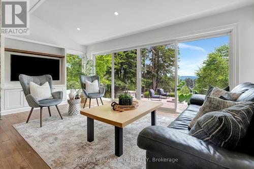 165 Hillcrest Avenue, Hamilton, ON - Indoor Photo Showing Living Room