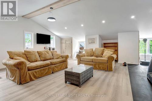 165 Hillcrest Avenue, Hamilton, ON - Indoor Photo Showing Living Room