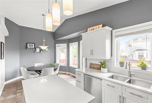 211 Fleetwood Road, Winnipeg, MB - Indoor Photo Showing Kitchen With Double Sink