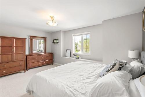 211 Fleetwood Road, Winnipeg, MB - Indoor Photo Showing Bedroom