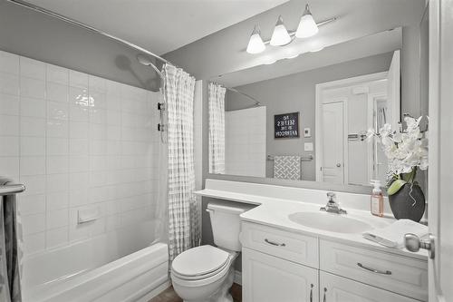 211 Fleetwood Road, Winnipeg, MB - Indoor Photo Showing Bathroom