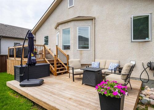 211 Fleetwood Road, Winnipeg, MB - Outdoor With Deck Patio Veranda With Exterior