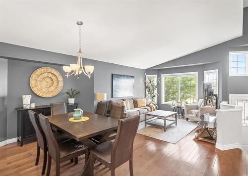 211 Fleetwood Road, Winnipeg, MB - Indoor Photo Showing Dining Room