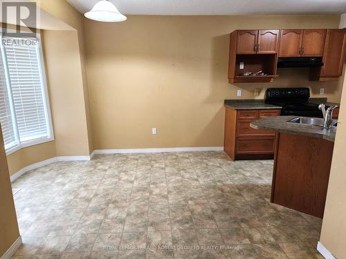 61 - 1535 Trossacks Avenue, London, ON - Indoor Photo Showing Kitchen