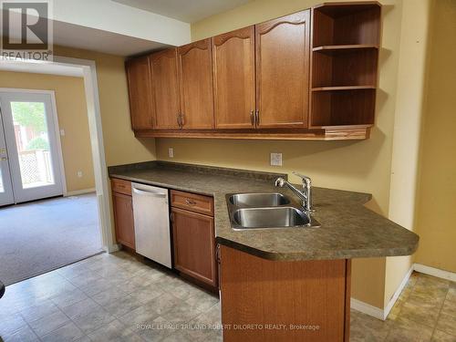 61 - 1535 Trossacks Avenue, London, ON - Indoor Photo Showing Kitchen With Double Sink