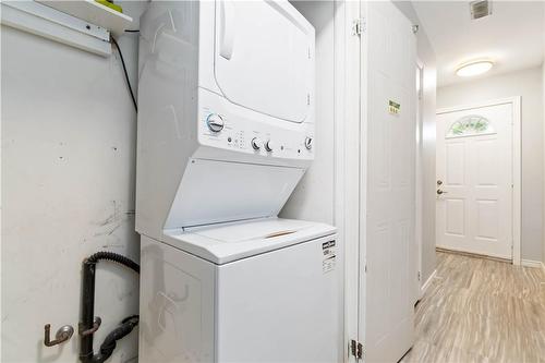 4351 Concord Avenue, Beamsville, ON - Indoor Photo Showing Laundry Room