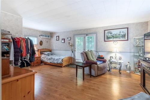 90 Tuxedo Avenue S, Hamilton, ON - Indoor Photo Showing Bedroom