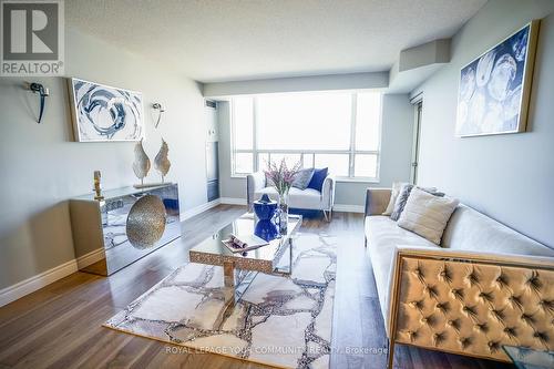 2009 - 100 Upper Madison Avenue, Toronto, ON - Indoor Photo Showing Living Room