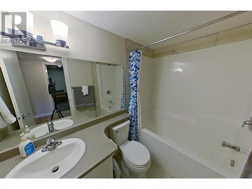 2450 Radio Tower Road Unit# 209, Oliver, BC - Indoor Photo Showing Bathroom