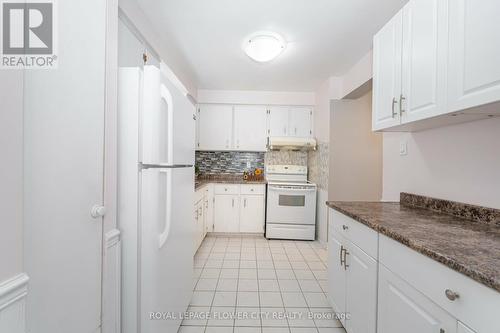 2452 Hemus Square, Mississauga, ON - Indoor Photo Showing Kitchen