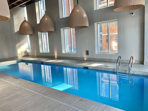 Piscine - 3509-1288 Rue St-Antoine O., Montréal (Ville-Marie), QC 