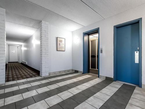 Passageway - 412-350 Rue Querbes, Vaudreuil-Dorion, QC - Indoor Photo Showing Other Room