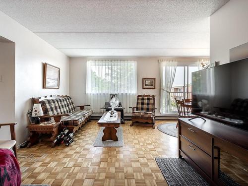 Living room - 412-350 Rue Querbes, Vaudreuil-Dorion, QC - Indoor Photo Showing Living Room