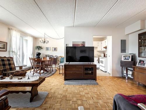 Living room - 412-350 Rue Querbes, Vaudreuil-Dorion, QC - Indoor Photo Showing Living Room