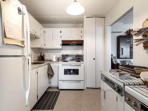 Cuisine - 412-350 Rue Querbes, Vaudreuil-Dorion, QC - Indoor Photo Showing Kitchen