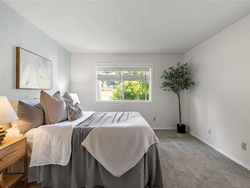 4352 Parkwood Terr, Saanich, BC - Indoor Photo Showing Bedroom