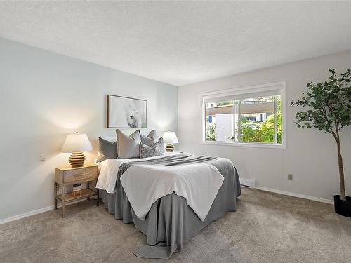 4352 Parkwood Terr, Saanich, BC - Indoor Photo Showing Bedroom
