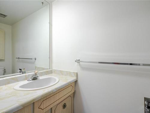 302-545 Rithet St, Victoria, BC - Indoor Photo Showing Bathroom