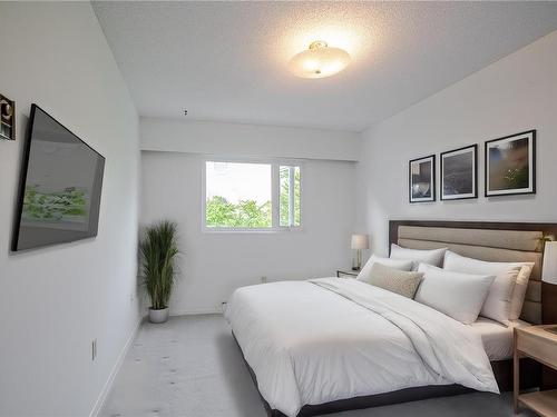 302-545 Rithet St, Victoria, BC - Indoor Photo Showing Bedroom