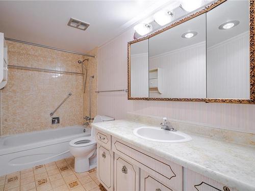 302-545 Rithet St, Victoria, BC - Indoor Photo Showing Bathroom