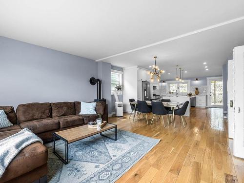 193 Seymour Street, Kamloops, BC - Indoor Photo Showing Living Room