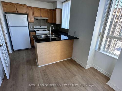 1805-23 Hollywood Ave, Toronto, ON - Indoor Photo Showing Kitchen With Double Sink