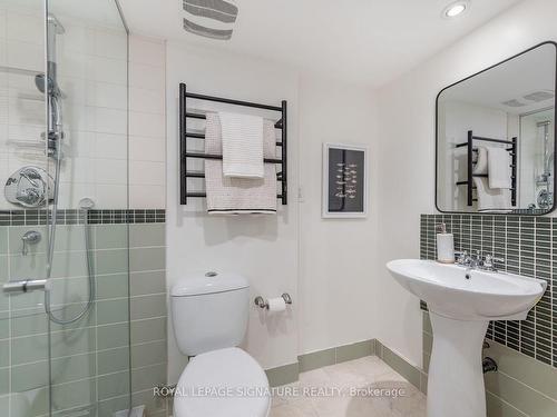 275 Queensdale Ave, Toronto, ON - Indoor Photo Showing Bathroom