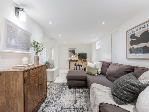 275 Queensdale Ave, Toronto, ON - Indoor Photo Showing Living Room