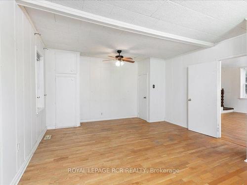 19043 Centre St, East Gwillimbury, ON - Indoor Photo Showing Other Room