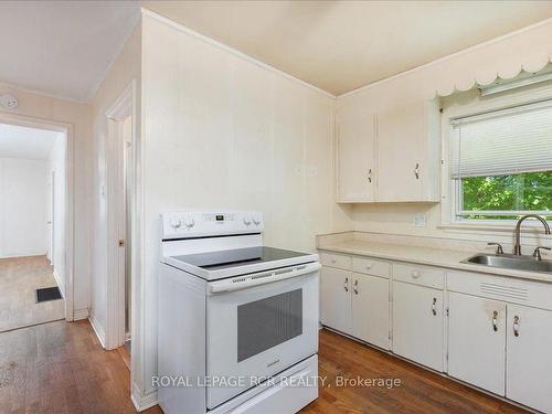 19043 Centre St, East Gwillimbury, ON - Indoor Photo Showing Kitchen