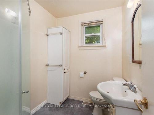 19043 Centre St, East Gwillimbury, ON - Indoor Photo Showing Bathroom