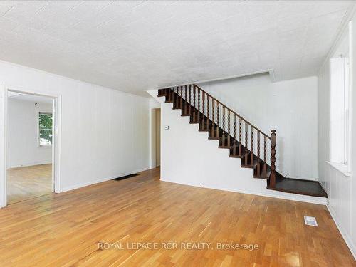 19043 Centre St, East Gwillimbury, ON - Indoor Photo Showing Other Room