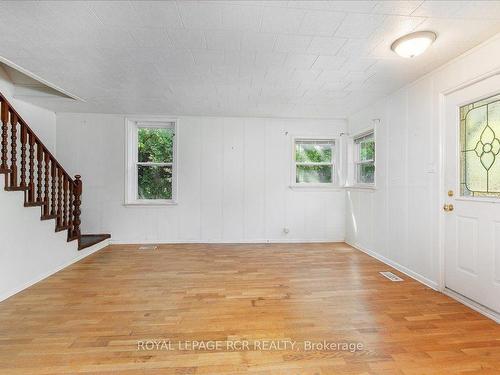 19043 Centre St, East Gwillimbury, ON - Indoor Photo Showing Other Room