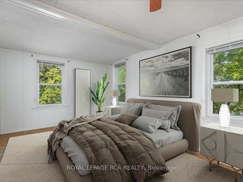 19043 Centre St, East Gwillimbury, ON - Indoor Photo Showing Bedroom