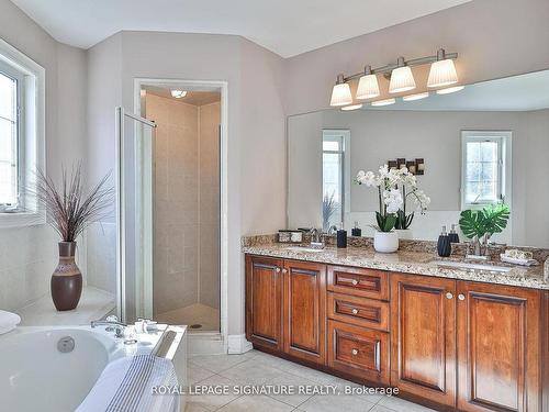 19 Lemsford Dr, Markham, ON - Indoor Photo Showing Bathroom