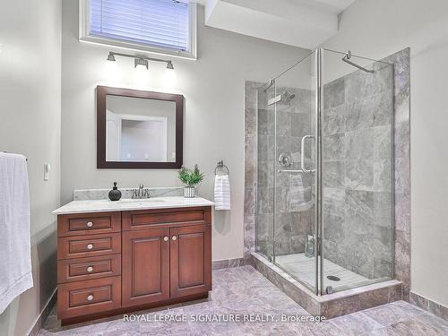 19 Lemsford Dr, Markham, ON - Indoor Photo Showing Bathroom