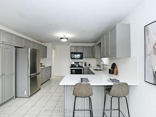 38 Delattaye Ave, Aurora, ON - Indoor Photo Showing Kitchen With Stainless Steel Kitchen With Upgraded Kitchen