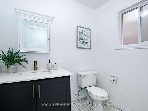 38 Delattaye Ave, Aurora, ON - Indoor Photo Showing Bathroom