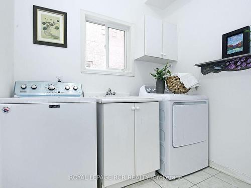 38 Delattaye Ave, Aurora, ON - Indoor Photo Showing Laundry Room