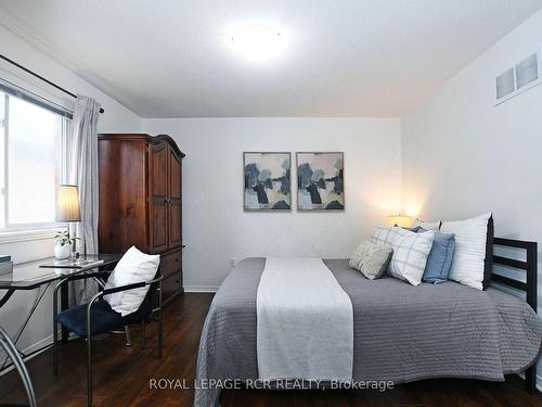 38 Delattaye Ave, Aurora, ON - Indoor Photo Showing Bedroom