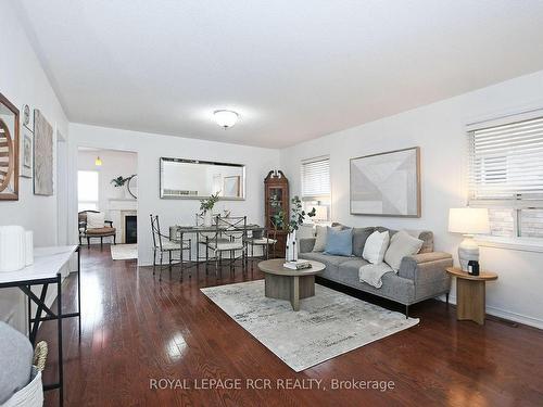 38 Delattaye Ave, Aurora, ON - Indoor Photo Showing Living Room