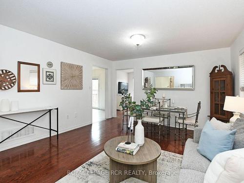 38 Delattaye Ave, Aurora, ON - Indoor Photo Showing Living Room