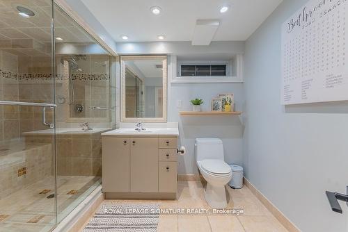 1204 Clarkson Rd N, Mississauga, ON - Indoor Photo Showing Bathroom