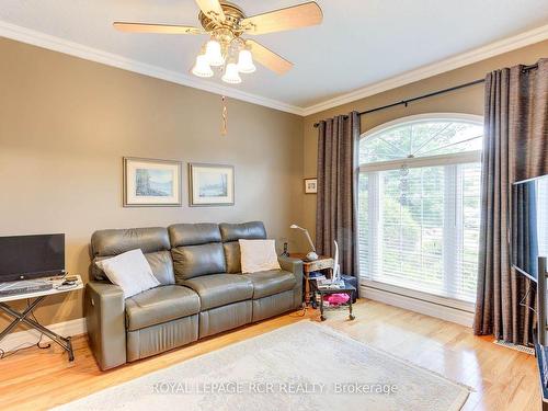 300 Mccord St, Wellington North, ON - Indoor Photo Showing Living Room