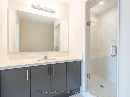 57-40 Zinfandel Dr, Hamilton, ON - Indoor Photo Showing Bathroom